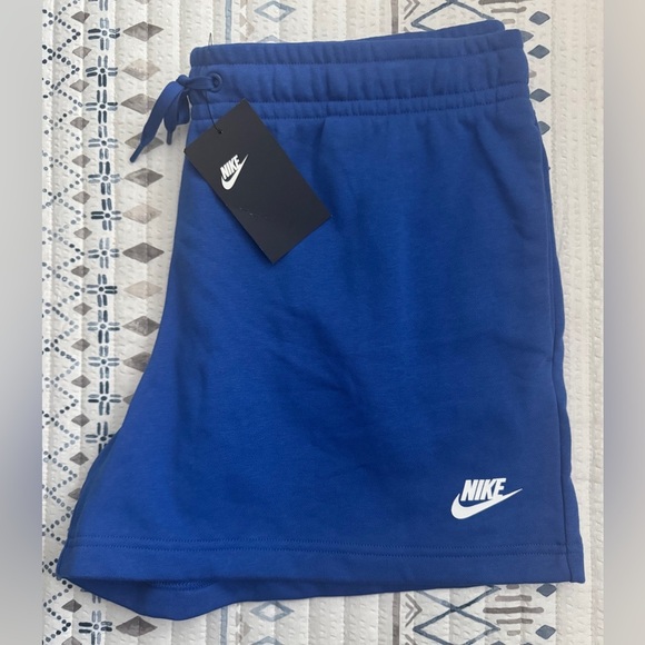 Women's Nike Standard Fit Short
